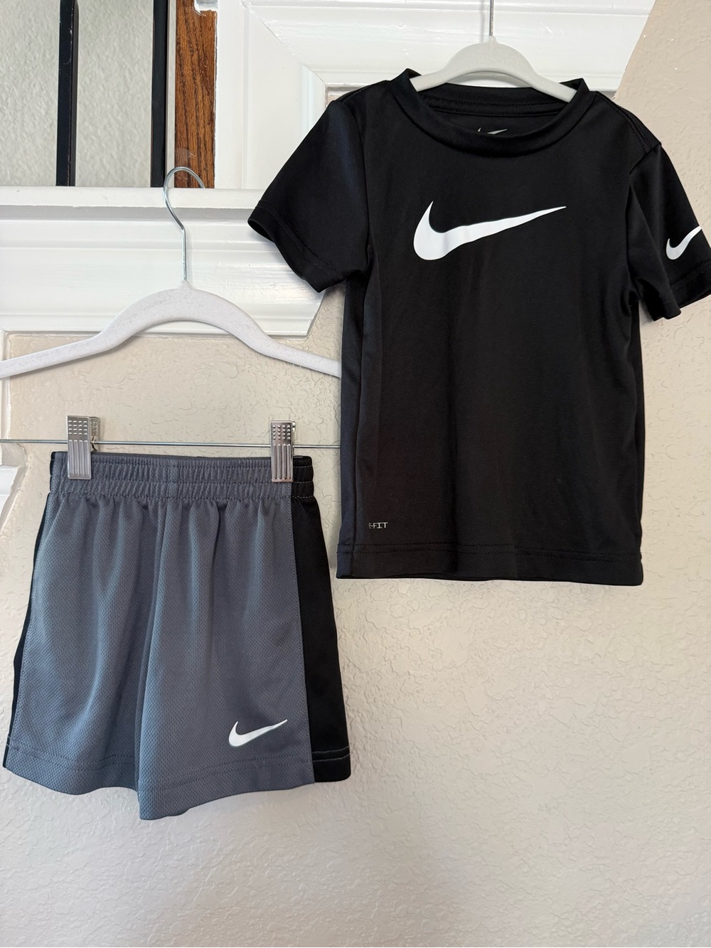Nike Black & Gray Kids Athletic Tee and Shorts Set (3T)